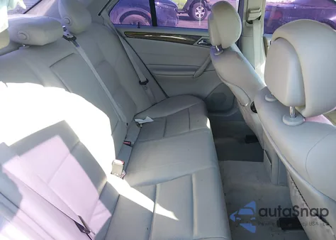 2007 Mercedes-Benz C 230 Sport z USA, uszkodzony, nr VIN WDBRF52H77F878083